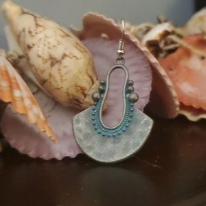 NEW LISTING ONLY 1 PAIR OF THESE Stuning antique  looking earrings
